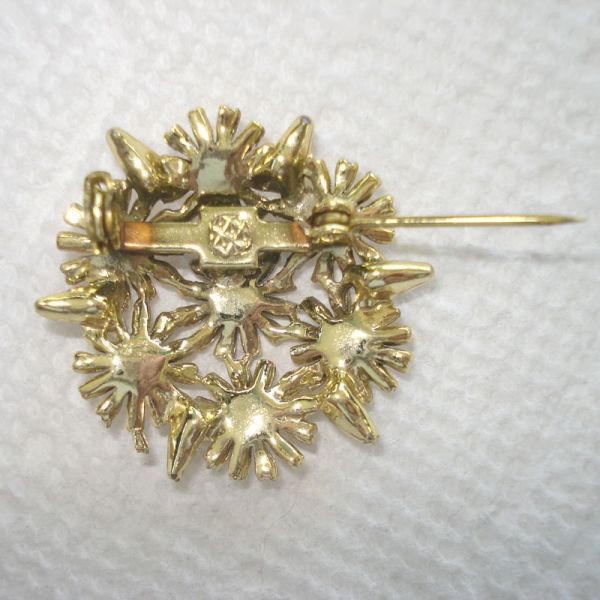 Daisy Cluster Enameled Goldtone Pin or Brooch #2