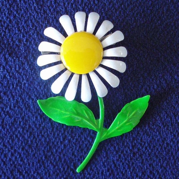 Flower Power 1960s Classic Daisy on Stem Brooch Pin