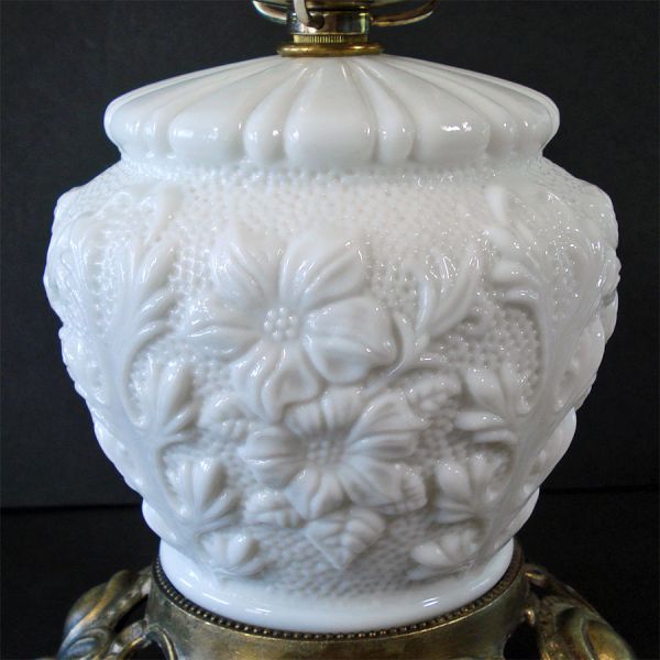 Fenton White Poppy Glass Table Lamp #4