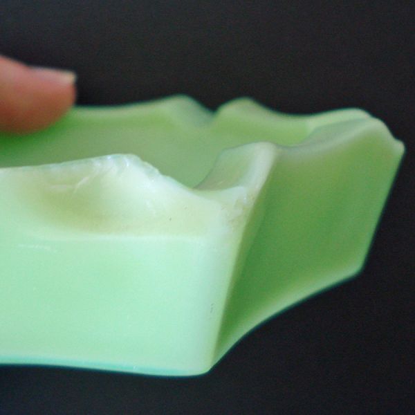 Pair 1930s Ashtrays in Jadite and Uranium Green Glass #3