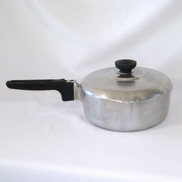 Magnalite 2.5 Quart Covered Aluminum Saucepan #2