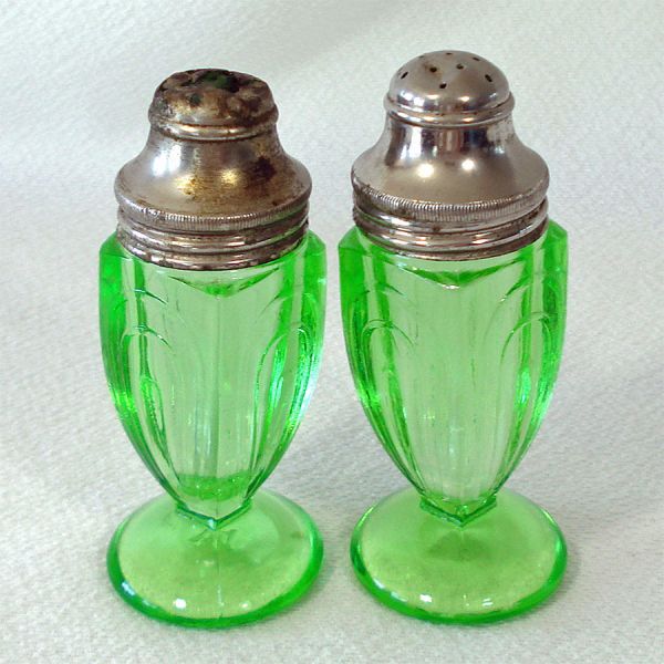 Hazel Atlas Depression Green Glass Paperclip Salt Pepper Shakers