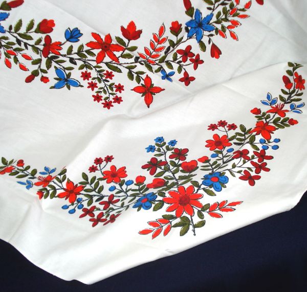 Stevens Simtex Red Blue Flowers Tablecloth Set In Box #5