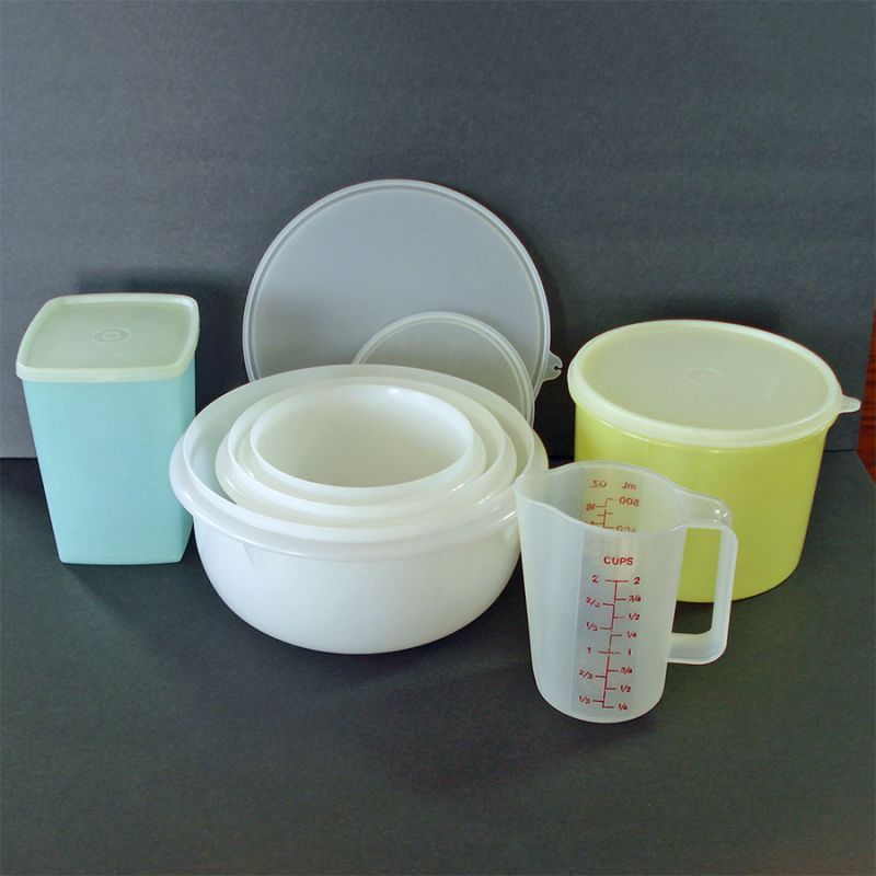 White Tupperware Measuring Cups Set of 4 