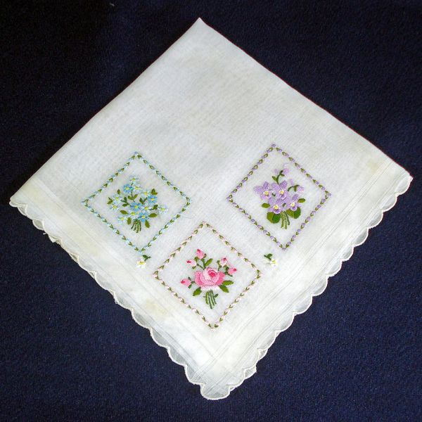 6 White Lace and Embroidered Vintage Hankies #3