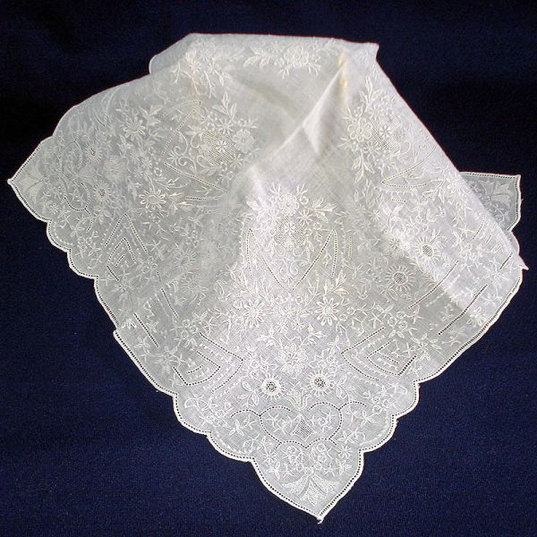 6 White Lace and Embroidered Vintage Hankies #6