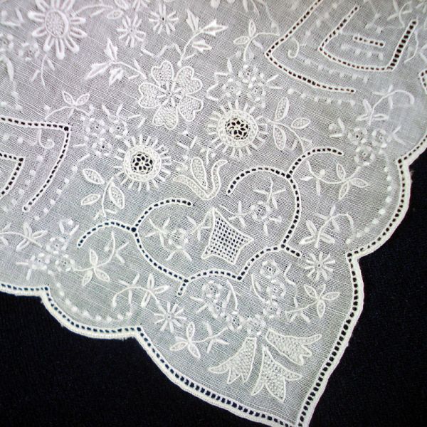 6 White Lace and Embroidered Vintage Hankies #7