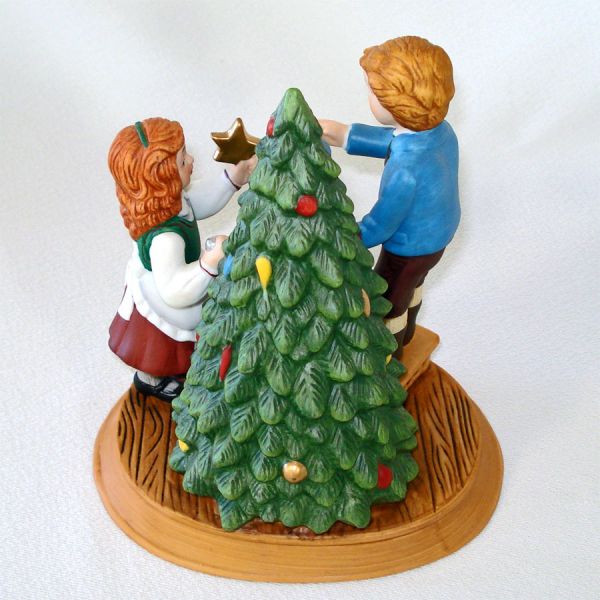 Avon 1982 Christmas Memories Porcelain Figurine #3