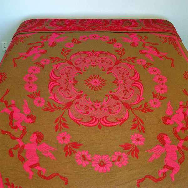 Nettle Creek Romance Queen Bedspread Red Pink Cherubs