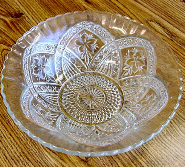 Indiana Glass Flower Medallion EAPG Serving Bowl #2