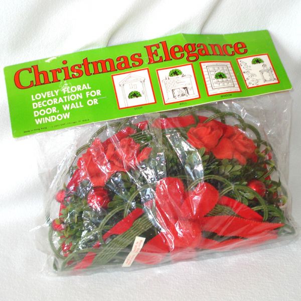 1973 Christmas Floral Door Wall Decoration Mint in Package