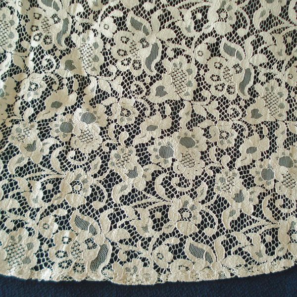 Ecru Chantilly Lace Oval Tablecloth 62 by 84 inches #4