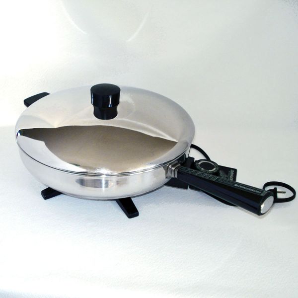 Farberware B3000 Electric Skillet Fry Pan 12 Inch Clean