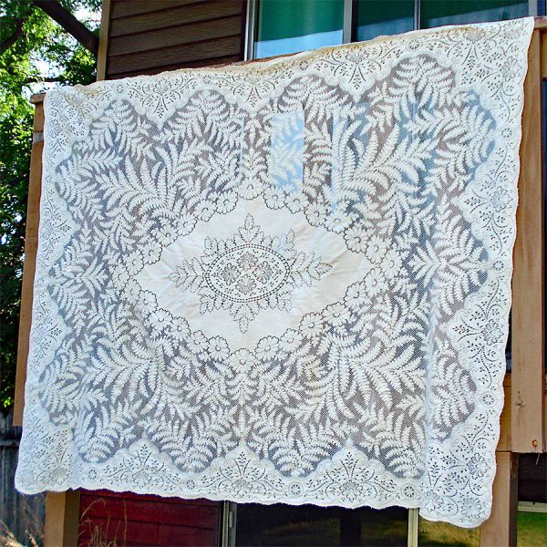 Quaker Lace Cream Tablecloth Ferns 72 by 60 Inches