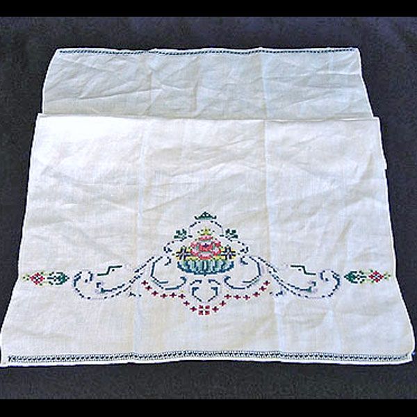 Embroidered Linen Guest or Fingertip Towel Fancy Flower Basket Design