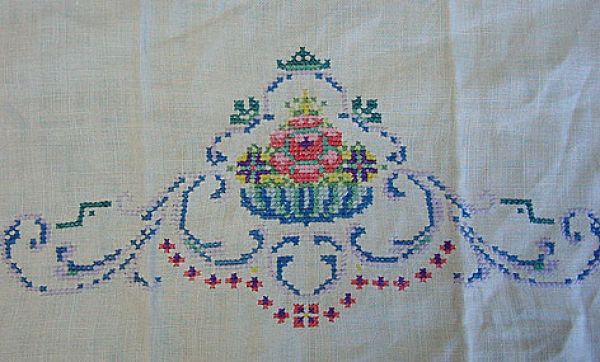 Embroidered Linen Guest or Fingertip Towel Fancy Flower Basket Design #3