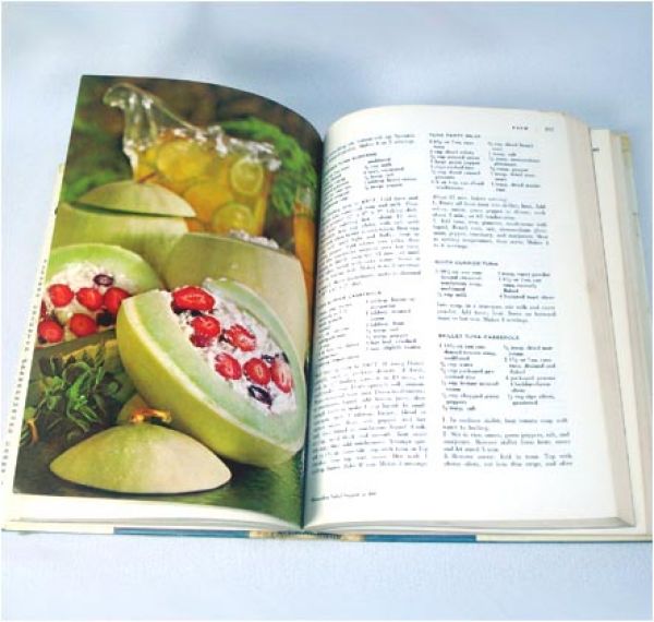 1963 Good Housekeeping Cookbook Hardcover #3