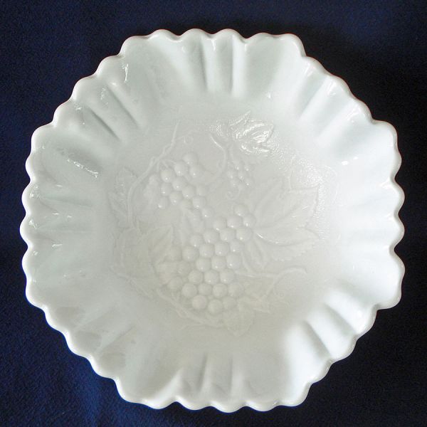 Imperial Vintage Grape Milk Glass Fruit Bowl 10 Inch #3