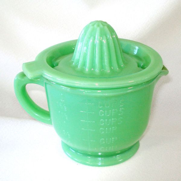 Modern Jadeite 2 Cup Measuring Pitcher With Juicer Top