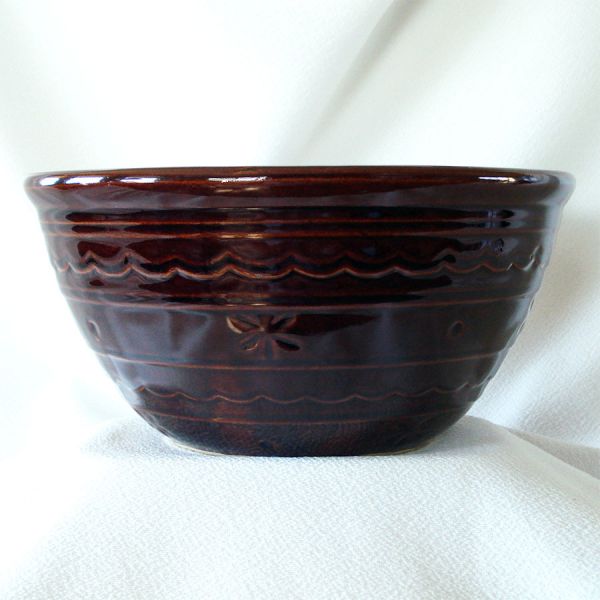 Marcrest Daisy Dot 2.5 Quart Stoneware Mixing Bowl