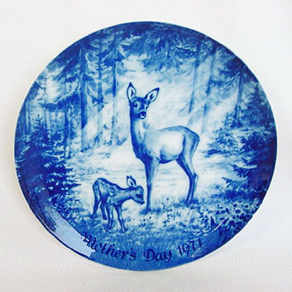 Doe and Fawn Blue White 1971 German Mothers Day Plate #2
