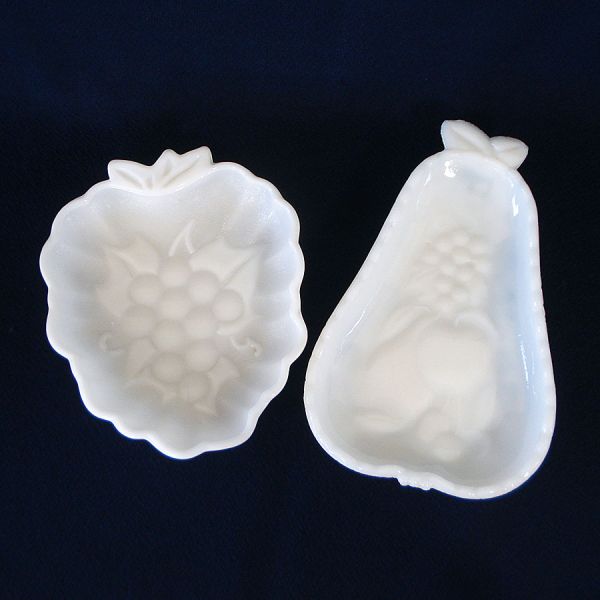 Milk Glass Grapes Candy and Fruit Dishes 3 Pieces 1960s #3
