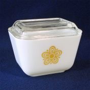 Pyrex Butterfly Gold Small Refrigerator Dish 1.5 Cup