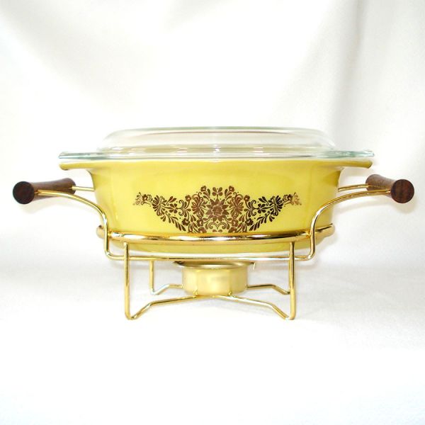 Pyrex Golden Garland Promotional Casserole in Warming Cradle #6