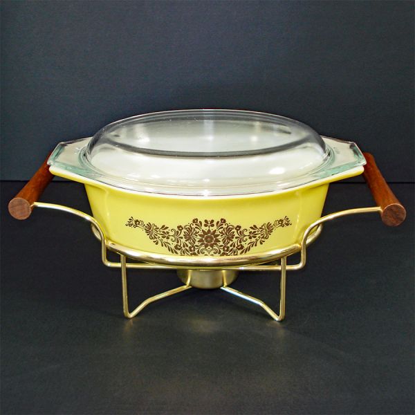 Pyrex Golden Garland Promotional Casserole in Warming Cradle
