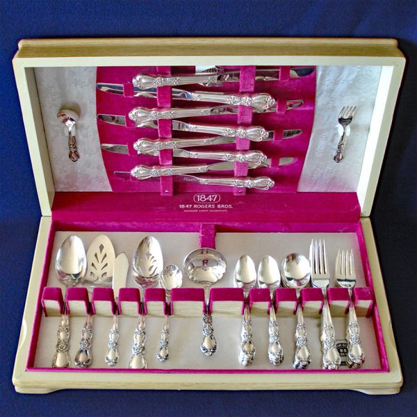 Heritage Rogers 1953 Silverplate Flatware Service for 8 Wood Chest #1