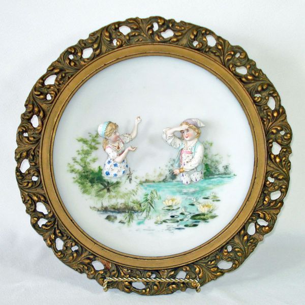 Mt Washington Victorian Glass Charger Plaque With Bisque Figures