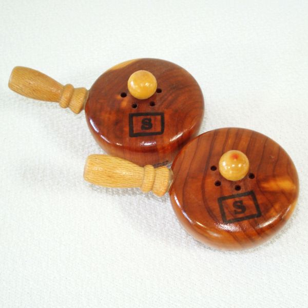 Wooden Pots Salt Shakers Souvenir Paul Bunyan Minnesota #3